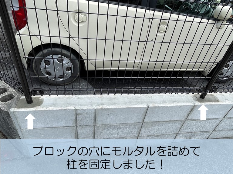 岸和田市のブロックの穴にモルタルを詰めて柱を固定