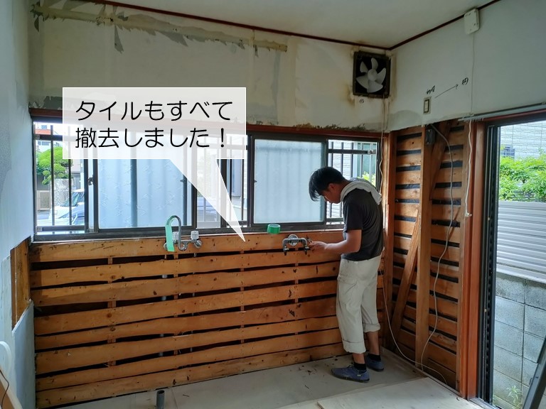 熊取町のキッチンのタイル壁も撤去