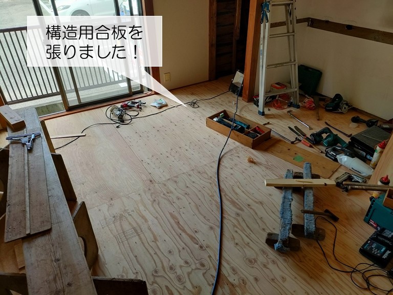 熊取町の和室の床に構造用合板を張りました