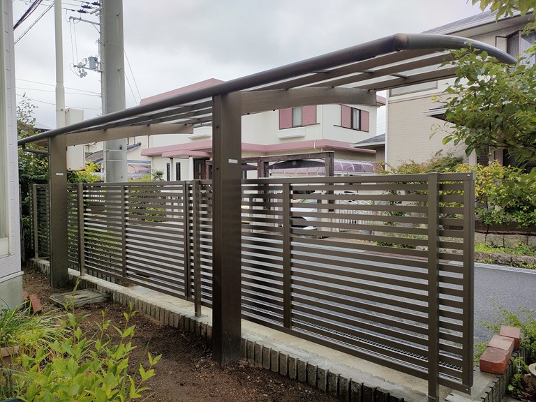 熊取町のフェンスがきれいに設置できました