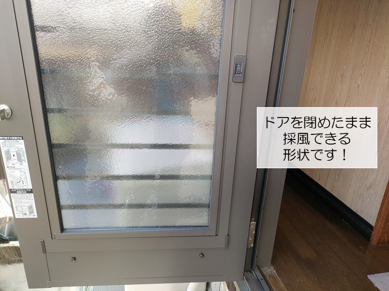 泉佐野市で設置した採風勝手口ドア