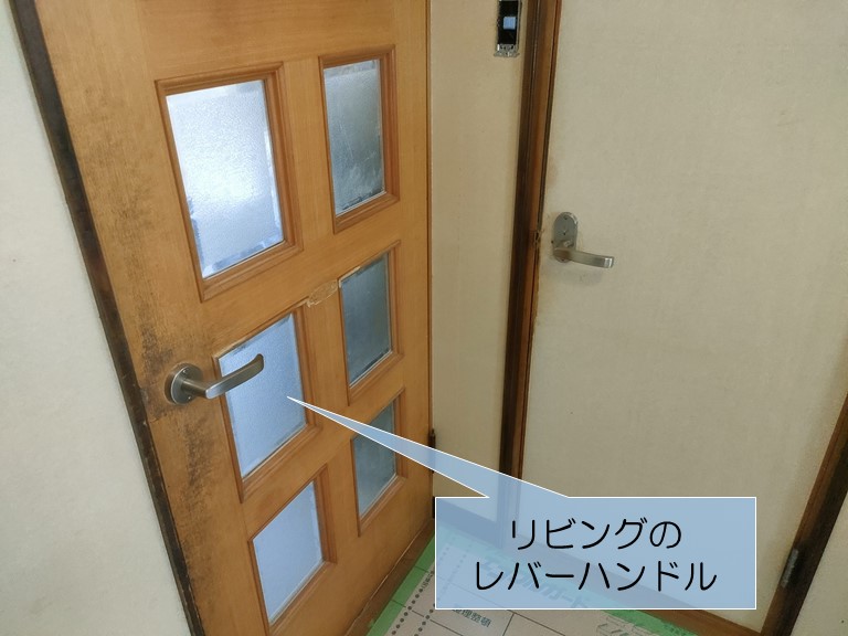 忠岡町のリビングのレバーハンドル交換