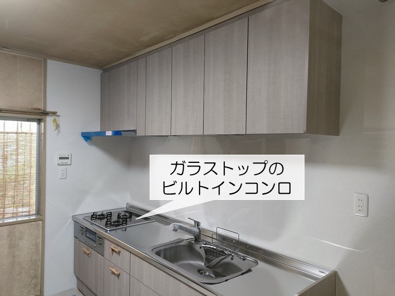 和泉市のキッチンのガラストップのガスコンロ